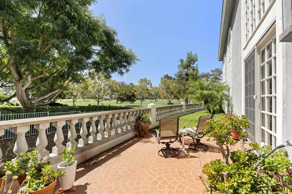 7489 Via De Fortuna Carlsbad, CA 92009