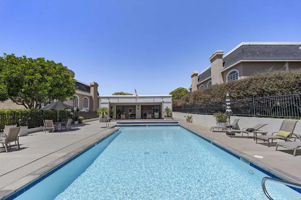 7489 Via De Fortuna Carlsbad, CA 92009