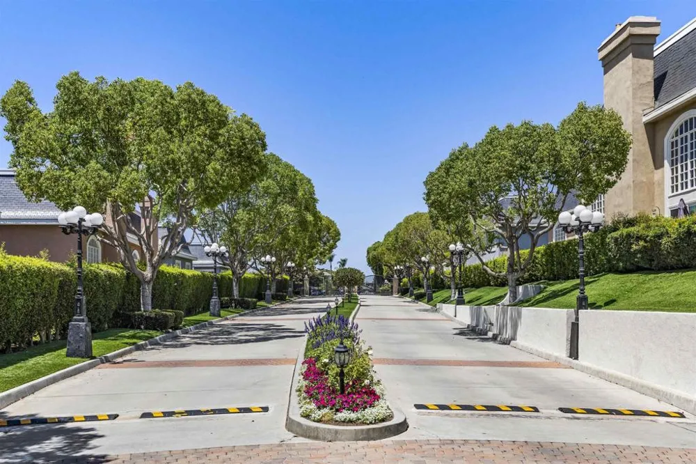 7489 Via De Fortuna Carlsbad, CA 92009