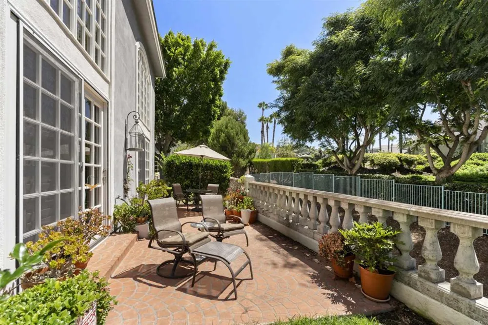 7489 Via De Fortuna Carlsbad, CA 92009