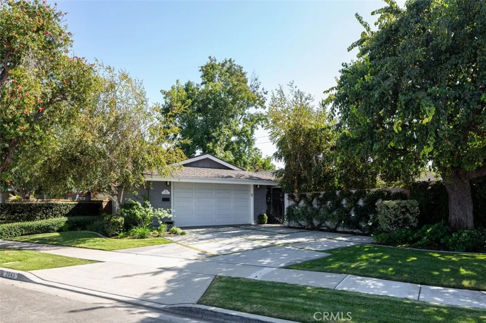 2043 Capella Court Costa Mesa, CA 92626