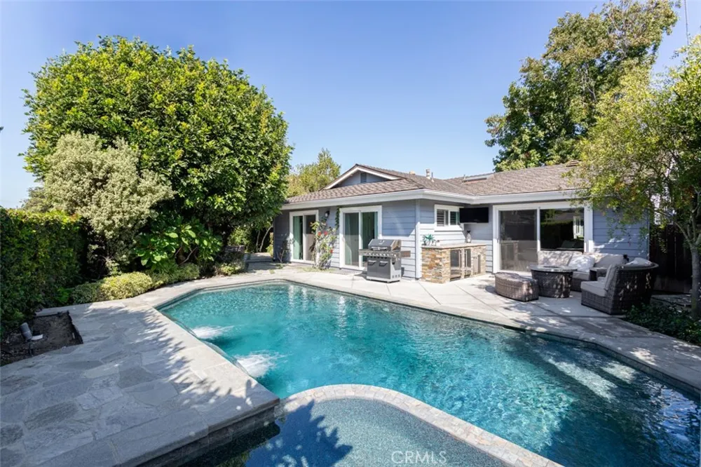 2043 Capella Court Costa Mesa, CA 92626