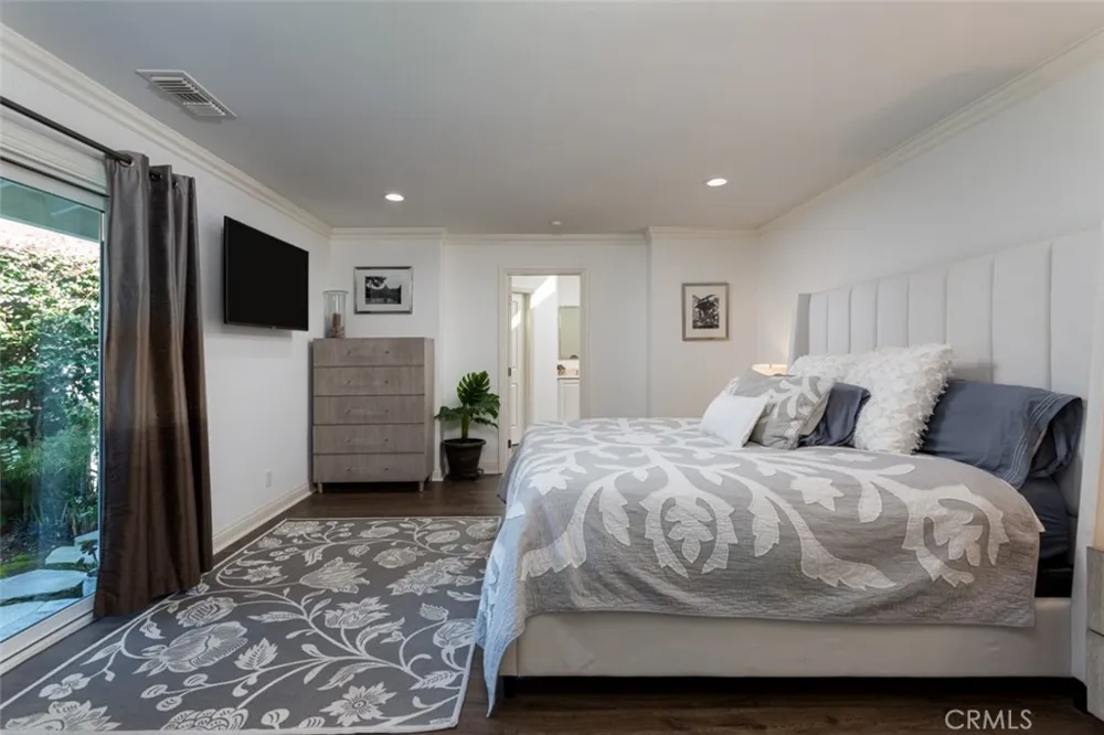 2043 Capella Court Costa Mesa, CA 92626