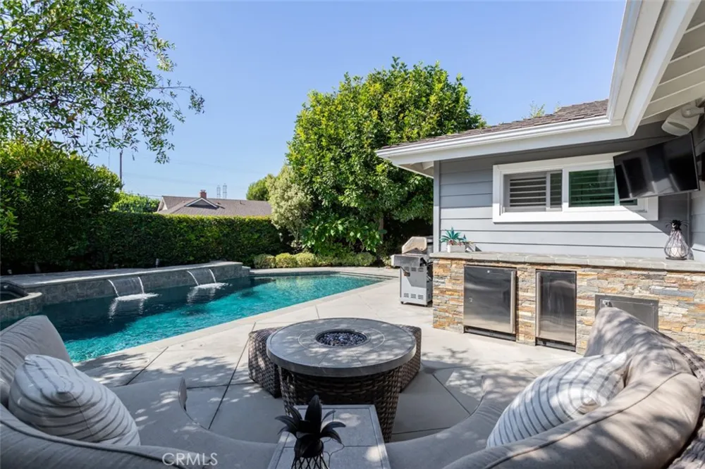 2043 Capella Court Costa Mesa, CA 92626