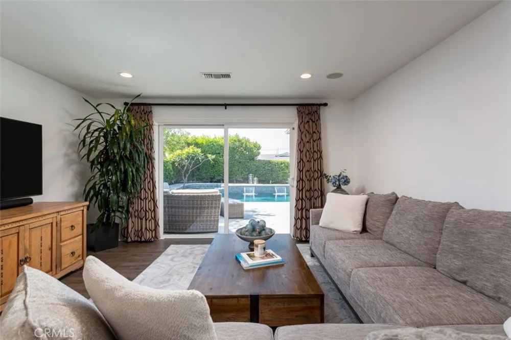 2043 Capella Court Costa Mesa, CA 92626