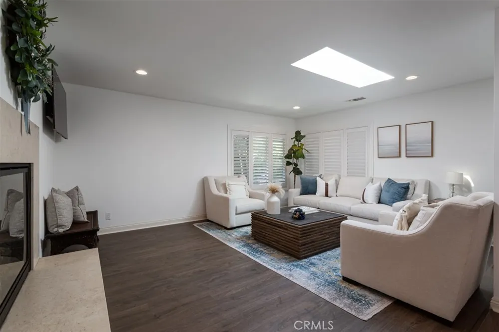 2043 Capella Court Costa Mesa, CA 92626