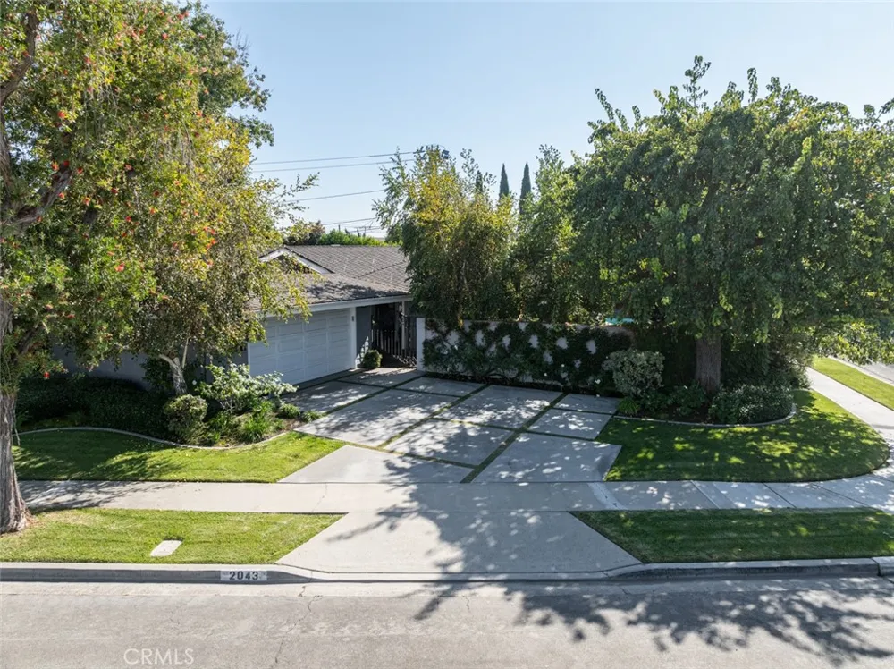 2043 Capella Court Costa Mesa, CA 92626