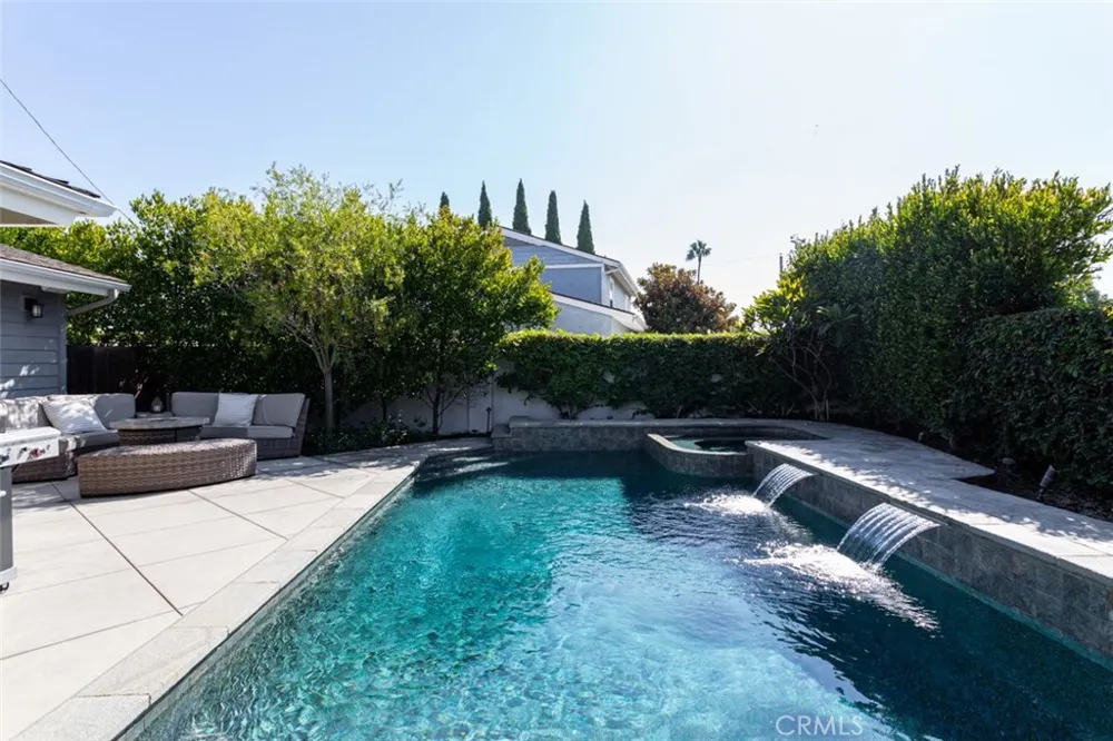 2043 Capella Court Costa Mesa, CA 92626