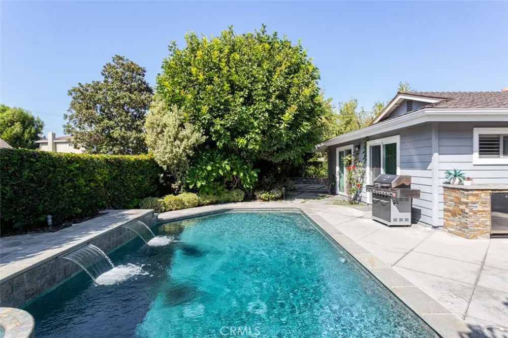 2043 Capella Court Costa Mesa, CA 92626