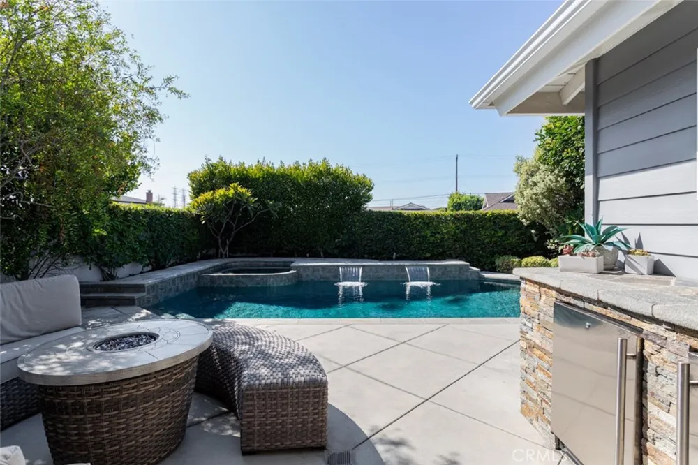 2043 Capella Court Costa Mesa, CA 92626