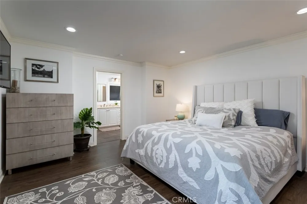 2043 Capella Court Costa Mesa, CA 92626