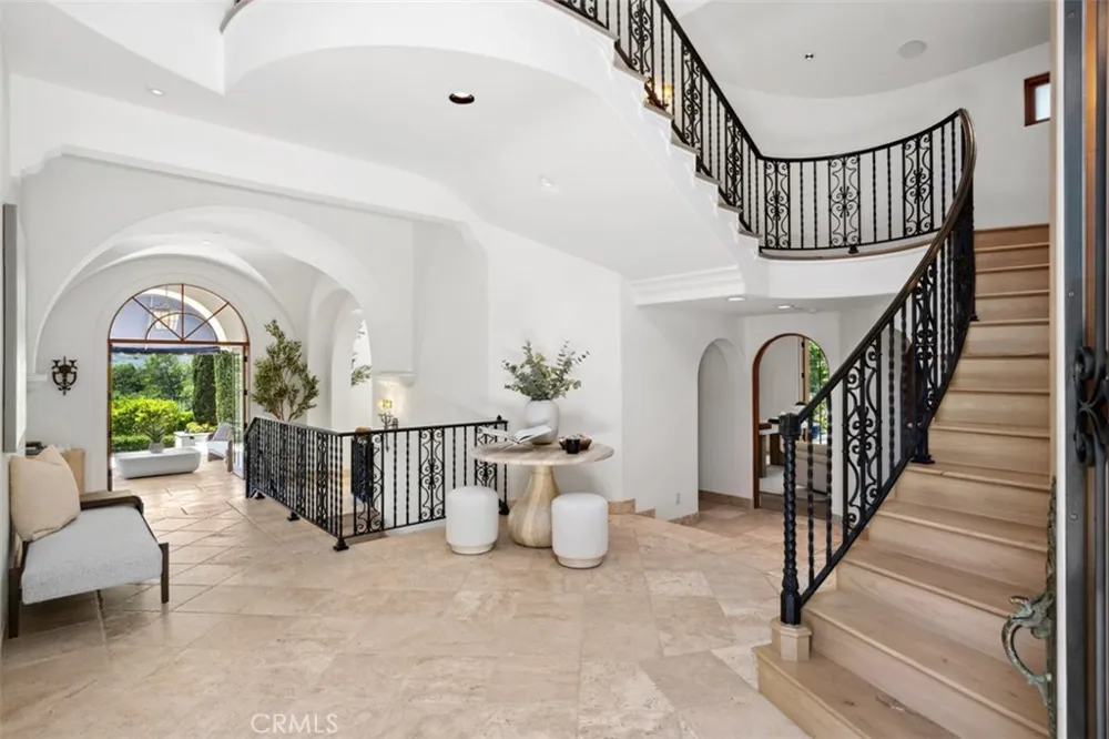 31 Black Hawk Irvine, CA 92603