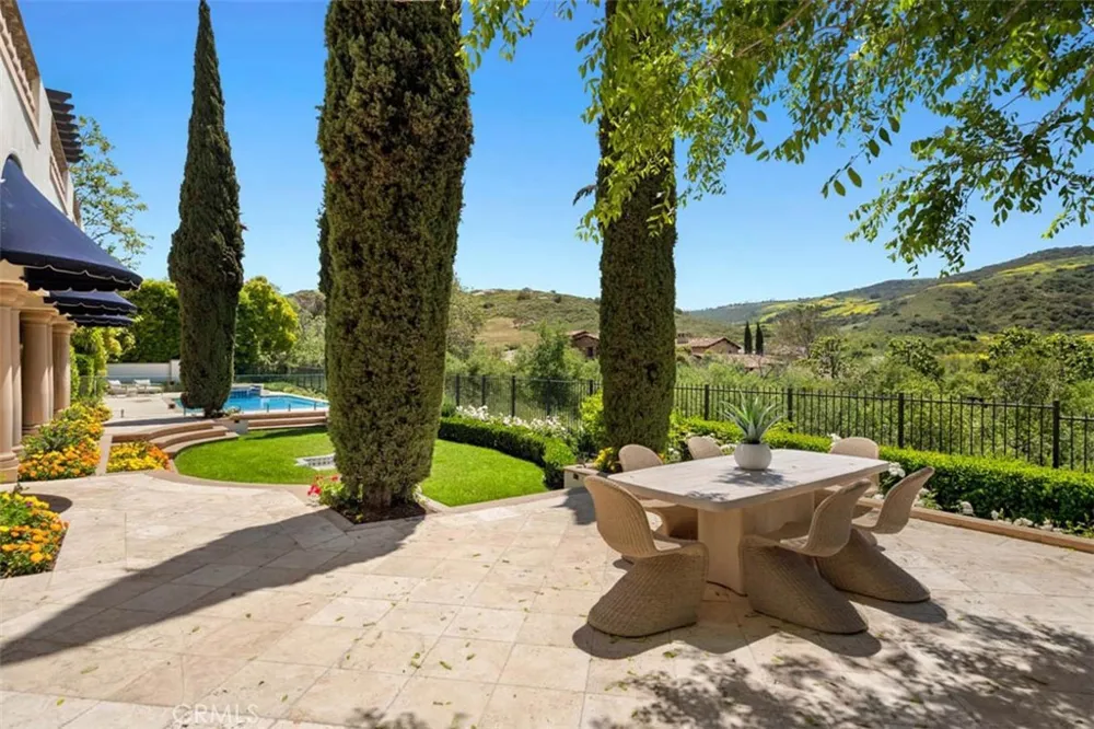 31 Black Hawk Irvine, CA 92603