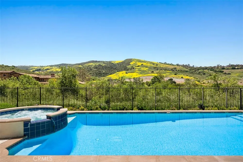 31 Black Hawk Irvine, CA 92603