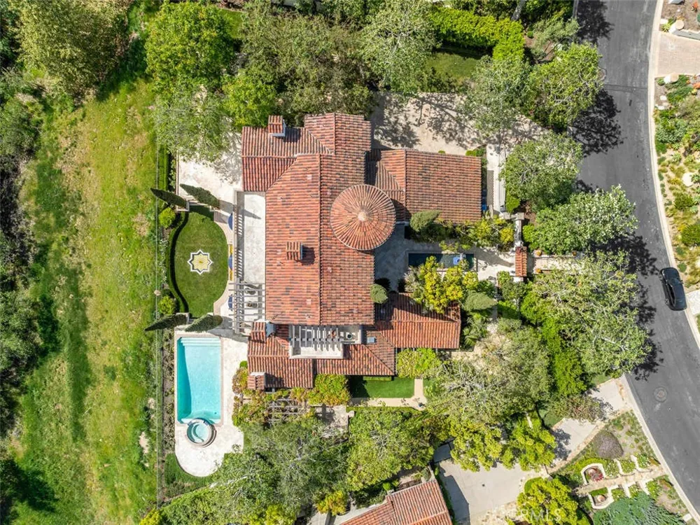 31 Black Hawk Irvine, CA 92603
