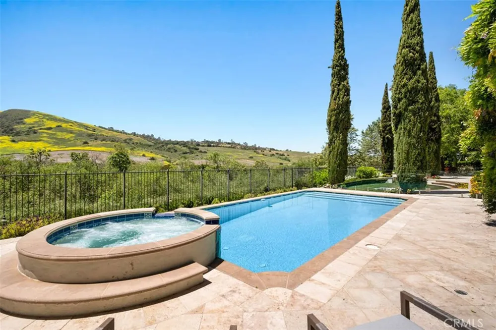 31 Black Hawk Irvine, CA 92603