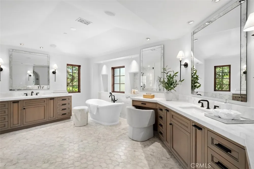 31 Black Hawk Irvine, CA 92603