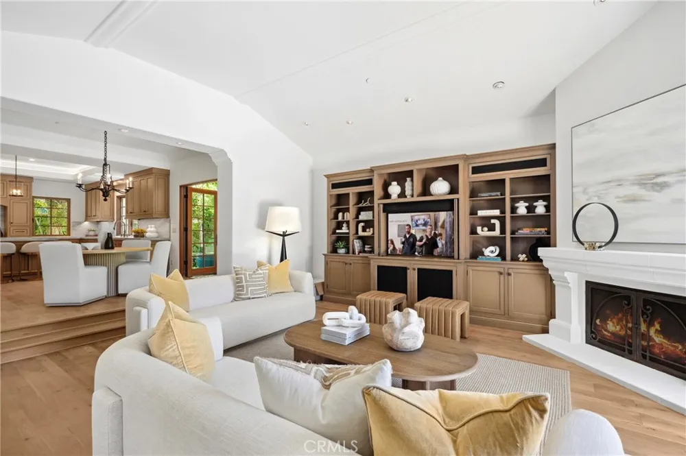 31 Black Hawk Irvine, CA 92603