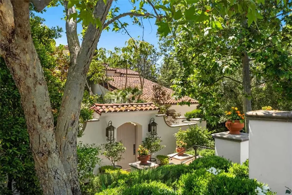 31 Black Hawk Irvine, CA 92603