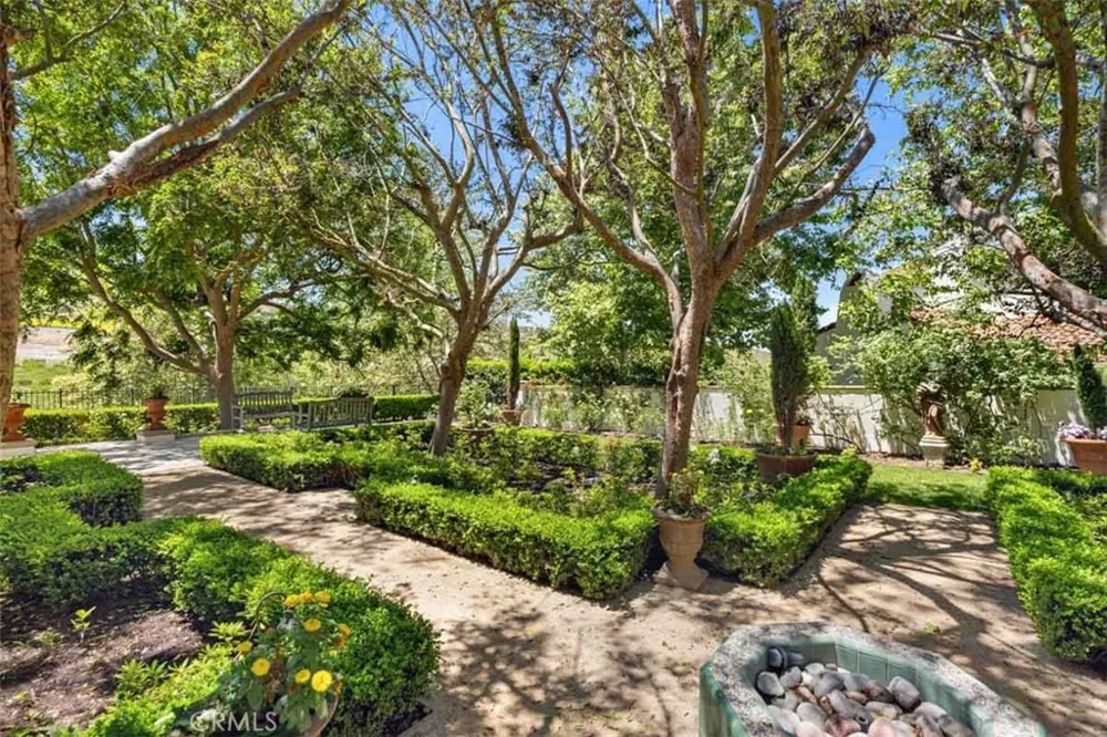 31 Black Hawk Irvine, CA 92603