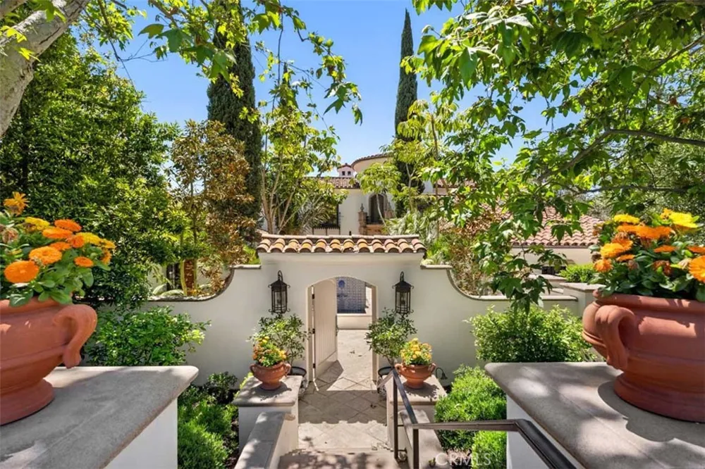 31 Black Hawk Irvine, CA 92603