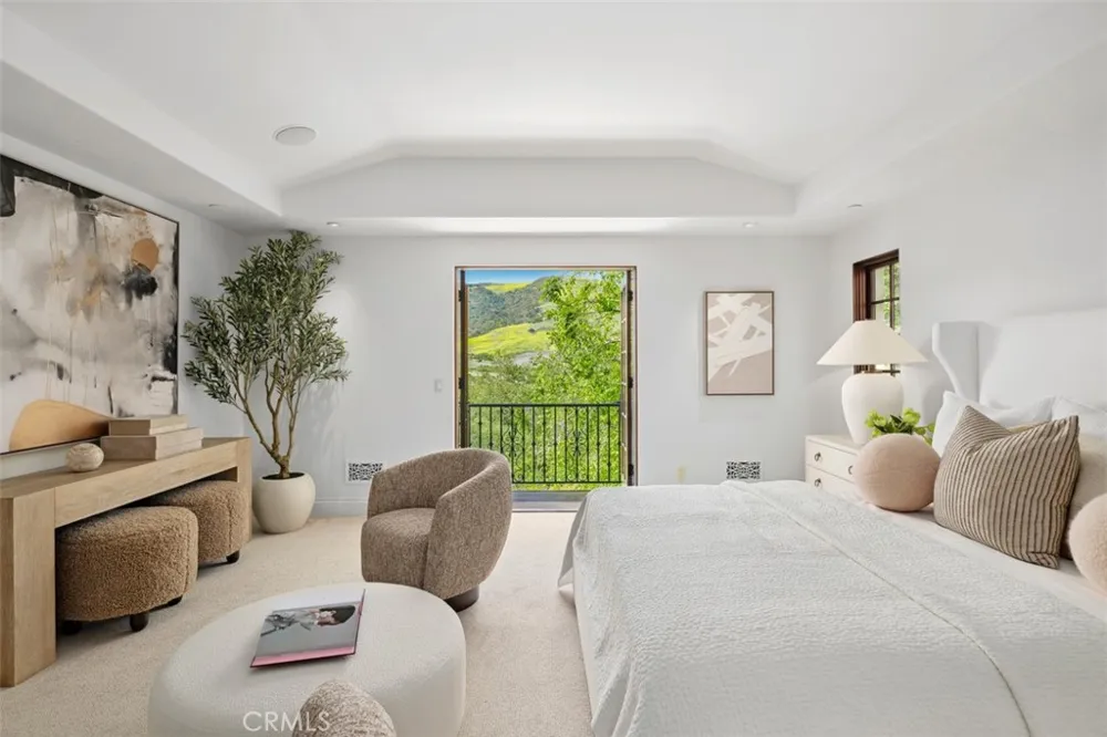 31 Black Hawk Irvine, CA 92603