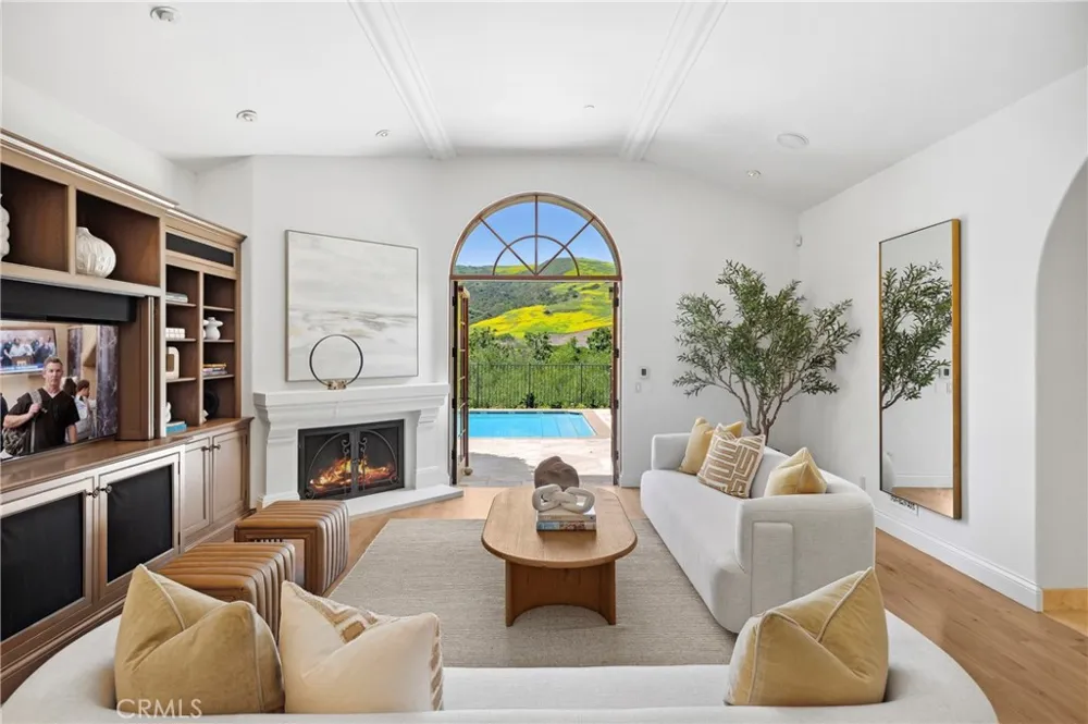 31 Black Hawk Irvine, CA 92603