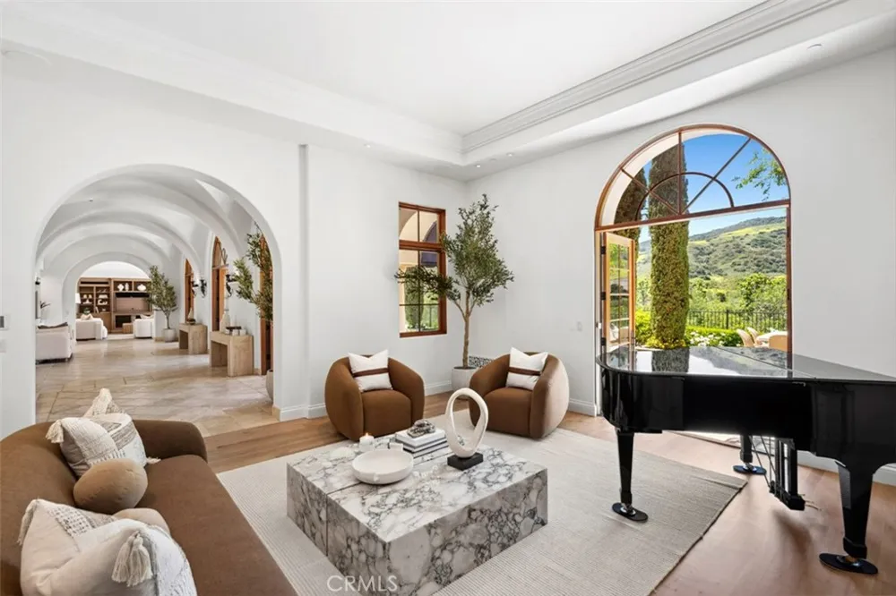 31 Black Hawk Irvine, CA 92603