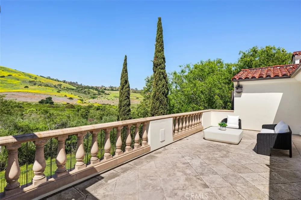 31 Black Hawk Irvine, CA 92603