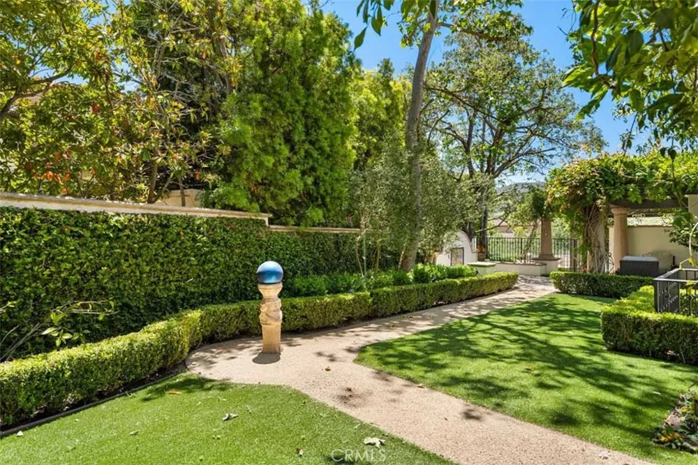 31 Black Hawk Irvine, CA 92603