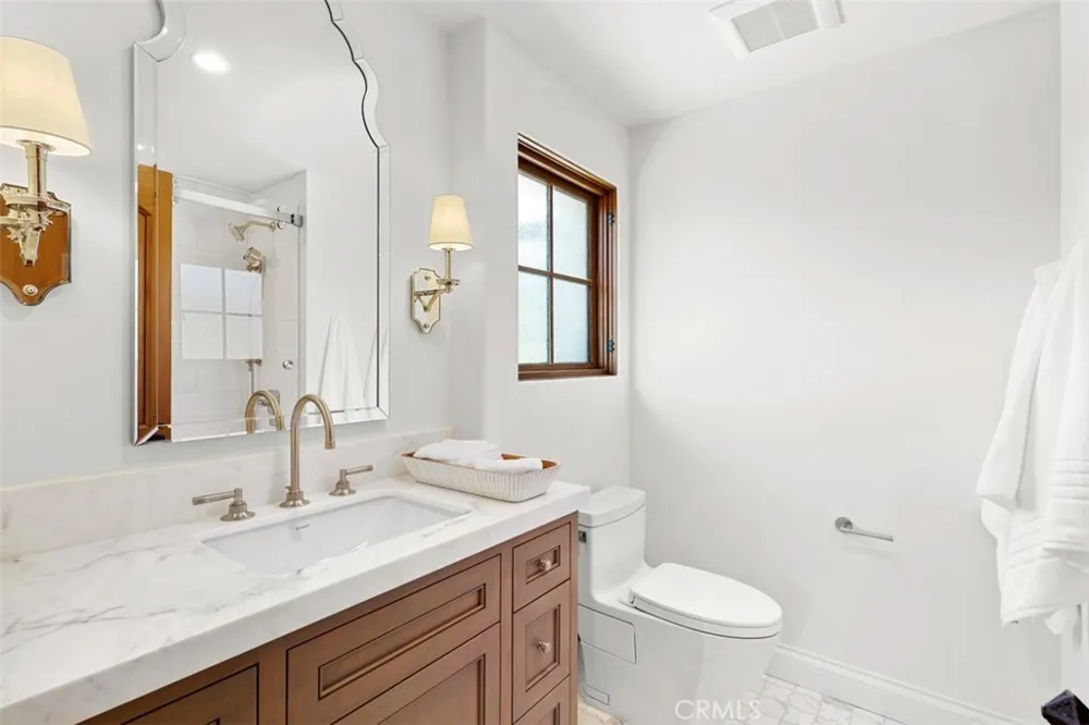 31 Black Hawk Irvine, CA 92603