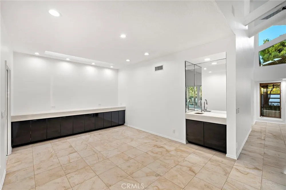 21 Montpellier Newport Beach, CA 92660