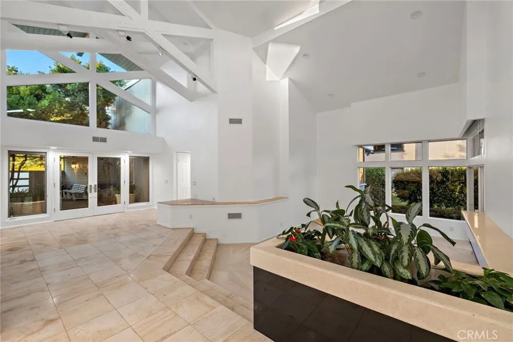 21 Montpellier Newport Beach, CA 92660