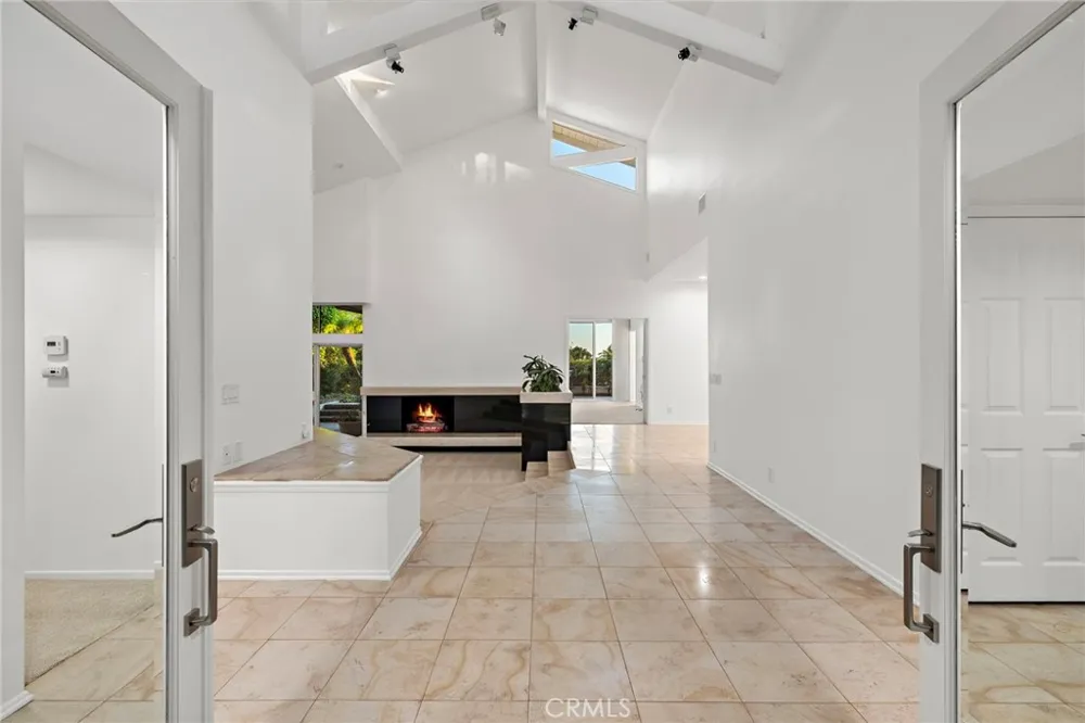 21 Montpellier Newport Beach, CA 92660