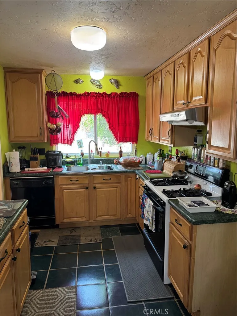 1669 W Phillips Drive Pomona, CA 91766