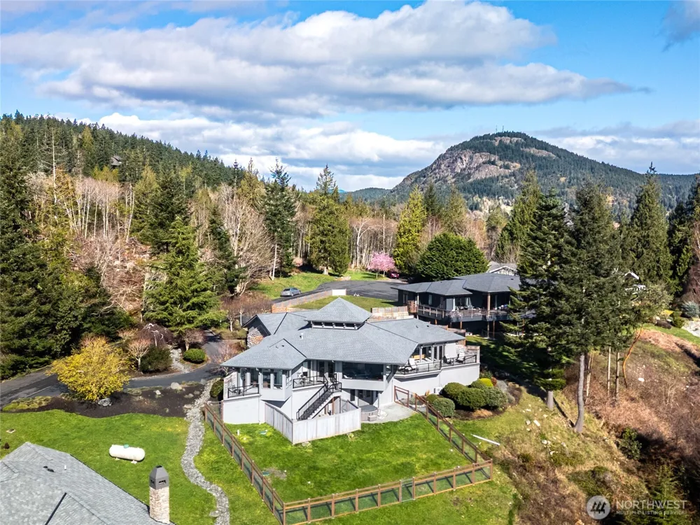 15107 Bridgeway Drive Anacortes, WA 98221