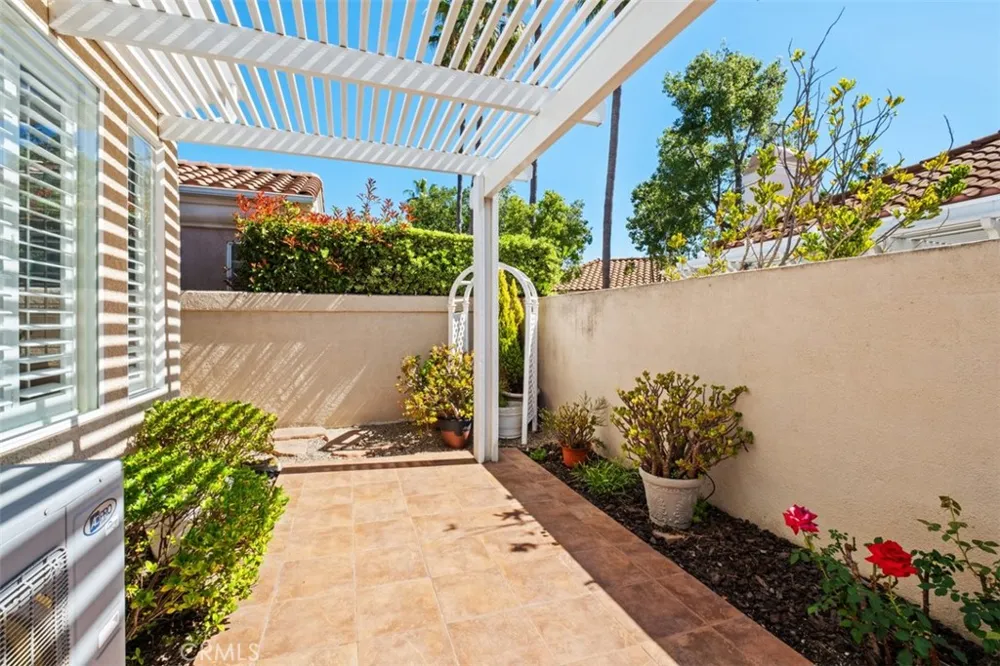 21522 Andorra Mission Viejo, CA 92692