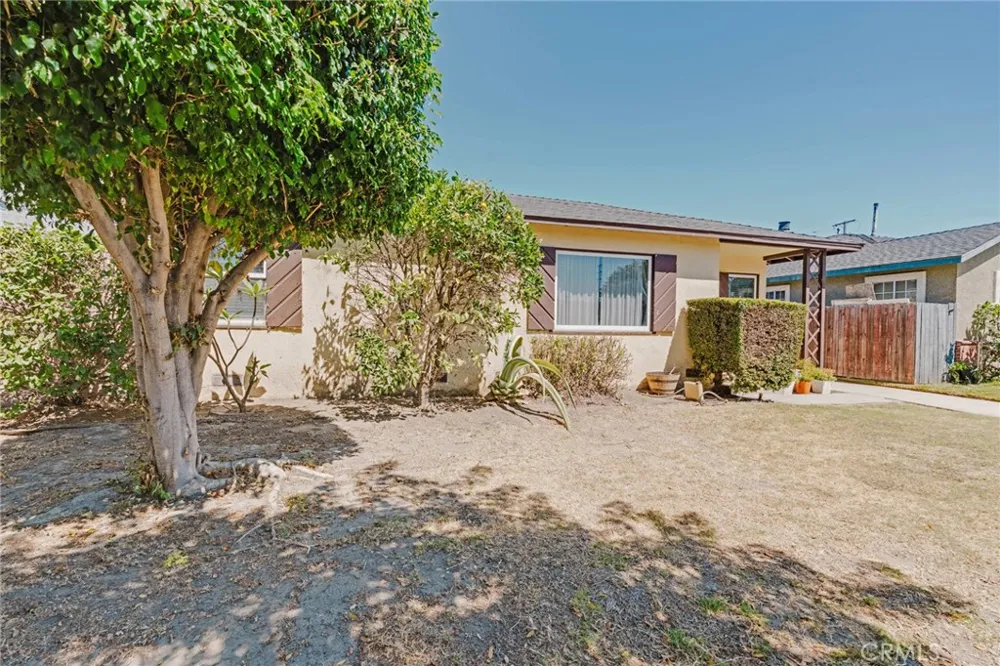 6160 Pepperwood Lakewood, CA 90712