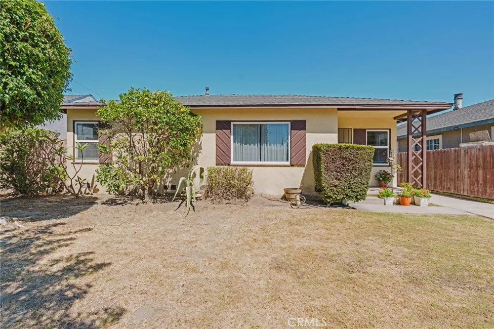 6160 Pepperwood Lakewood, CA 90712