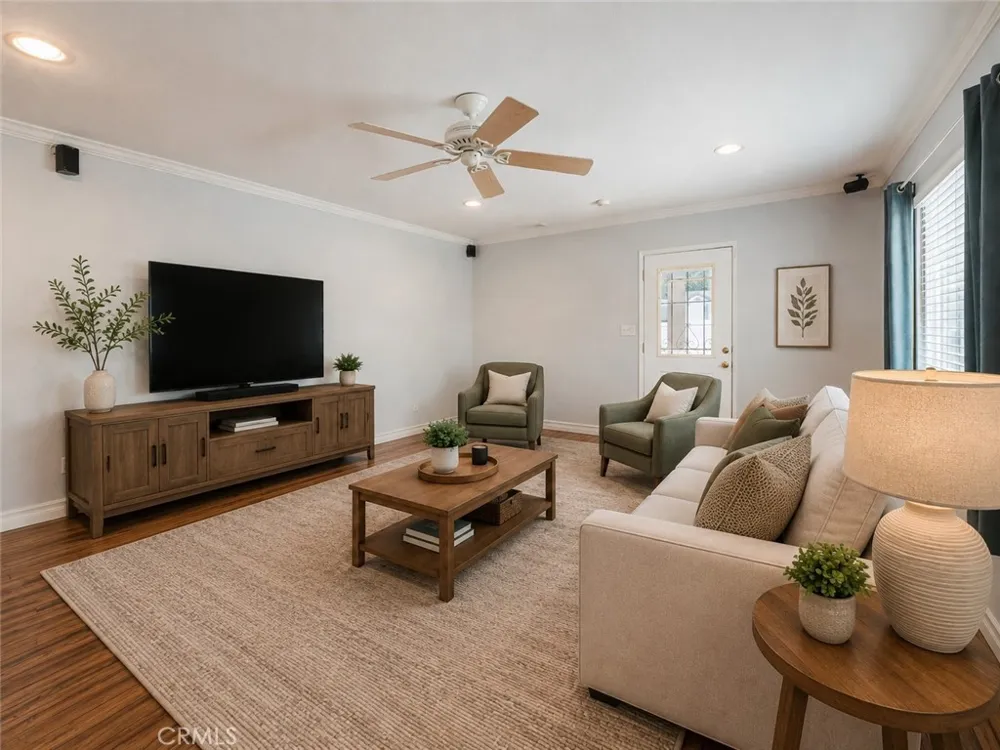 6160 Pepperwood Lakewood, CA 90712