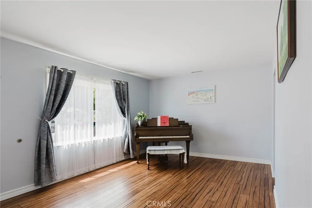 6160 Pepperwood Lakewood, CA 90712