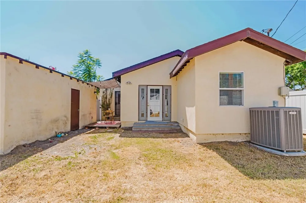 6160 Pepperwood Lakewood, CA 90712