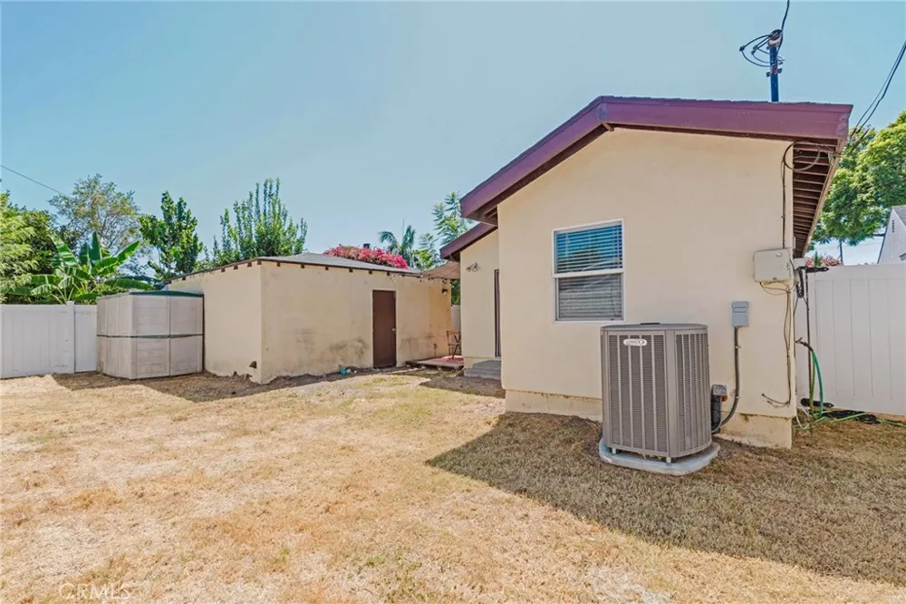 6160 Pepperwood Lakewood, CA 90712