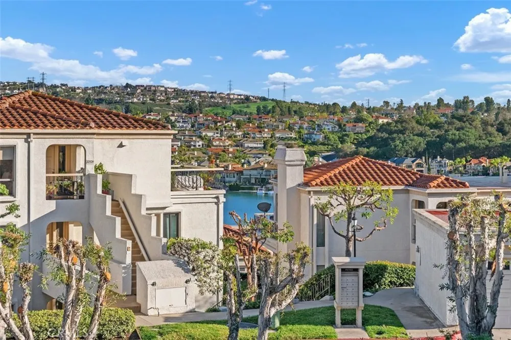 22522 Campos Mission Viejo, CA 92692