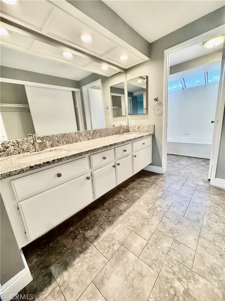 27792 Alfabia #7 Mission Viejo, CA 92692