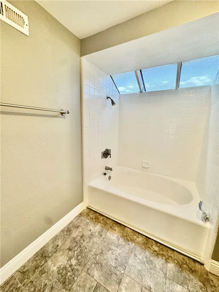 27792 Alfabia #7 Mission Viejo, CA 92692