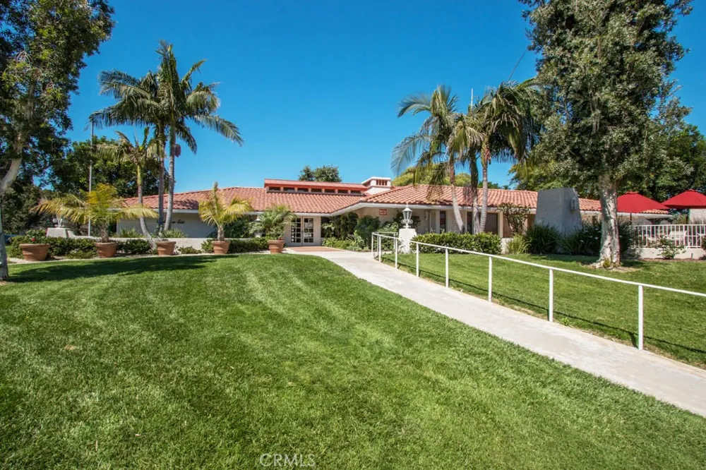 2404 Via Mariposa W #3D Laguna Woods, CA 92637