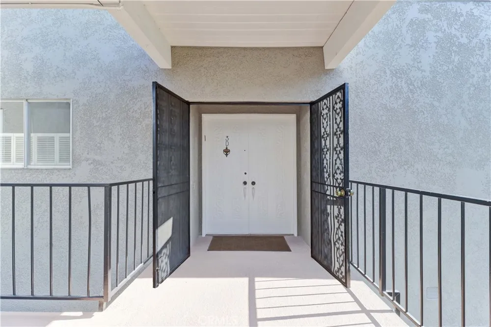 2404 Via Mariposa W #3D Laguna Woods, CA 92637