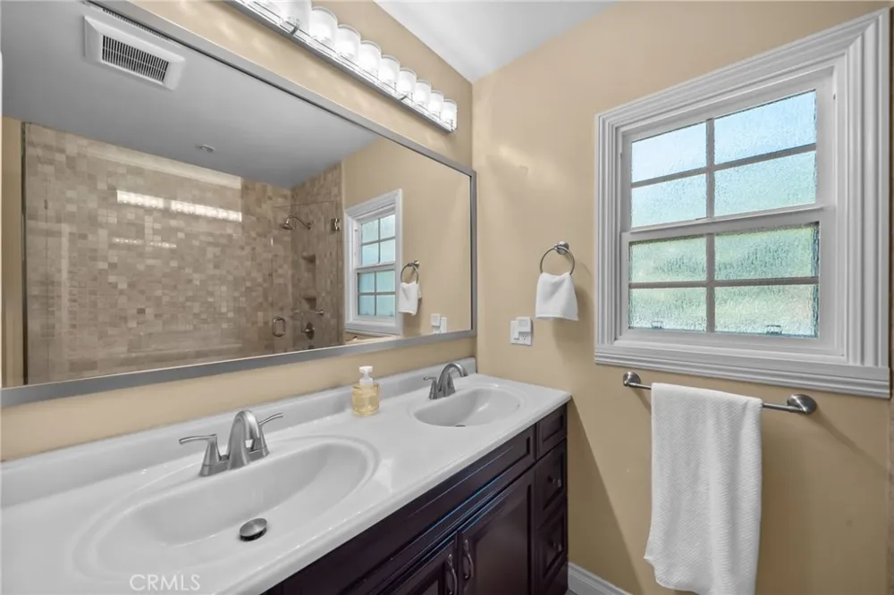 6951 Chisholm Van Nuys, CA 91406