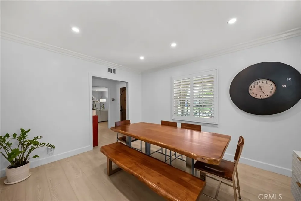 6951 Chisholm Van Nuys, CA 91406